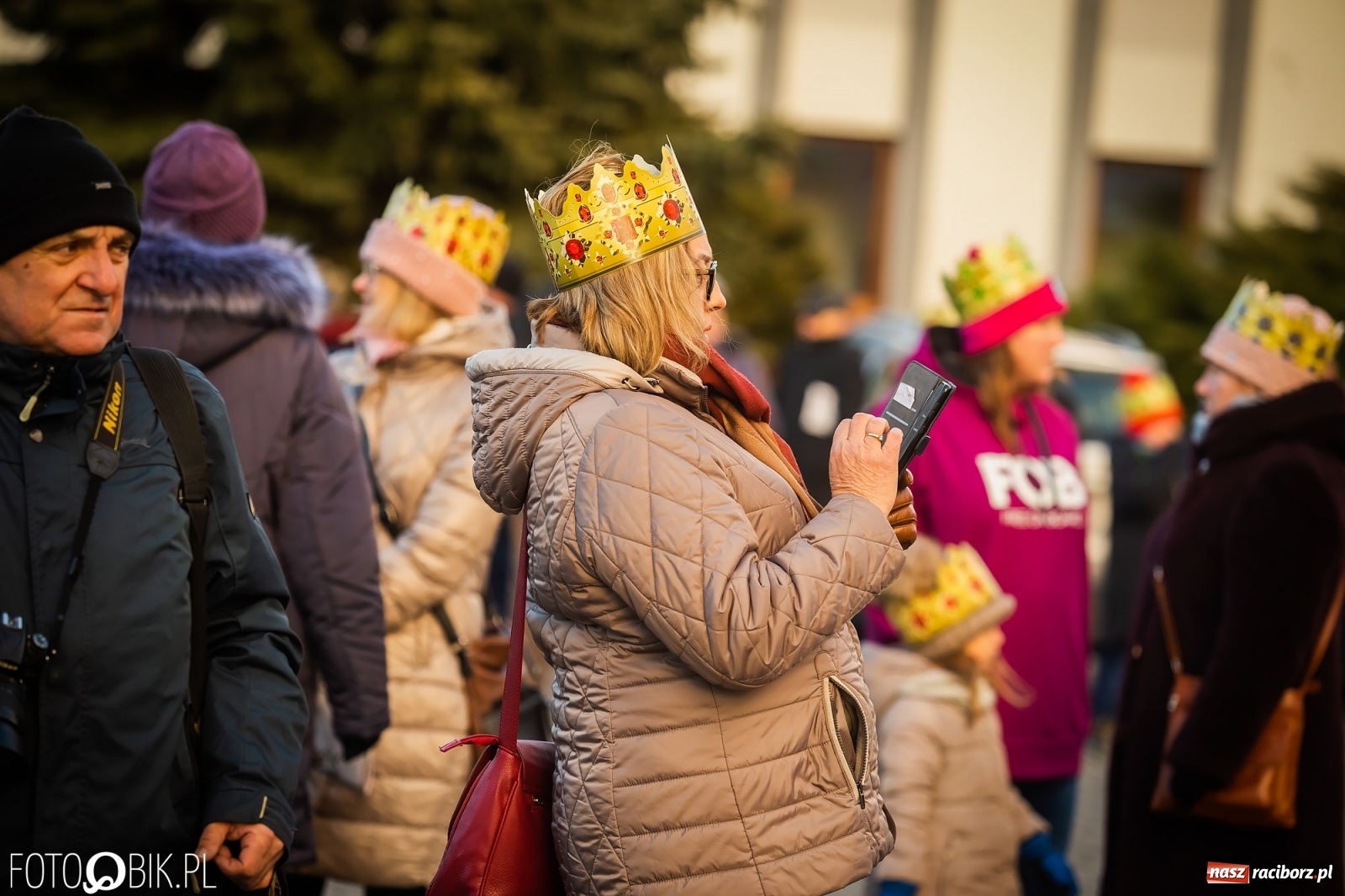 Zdjęcie w galerii na portalu naszraciborz.pl: Raciborski Orszak Trzech Króli - dwie scenki i setki wiernych [WIDEO] wiadomości z regionu