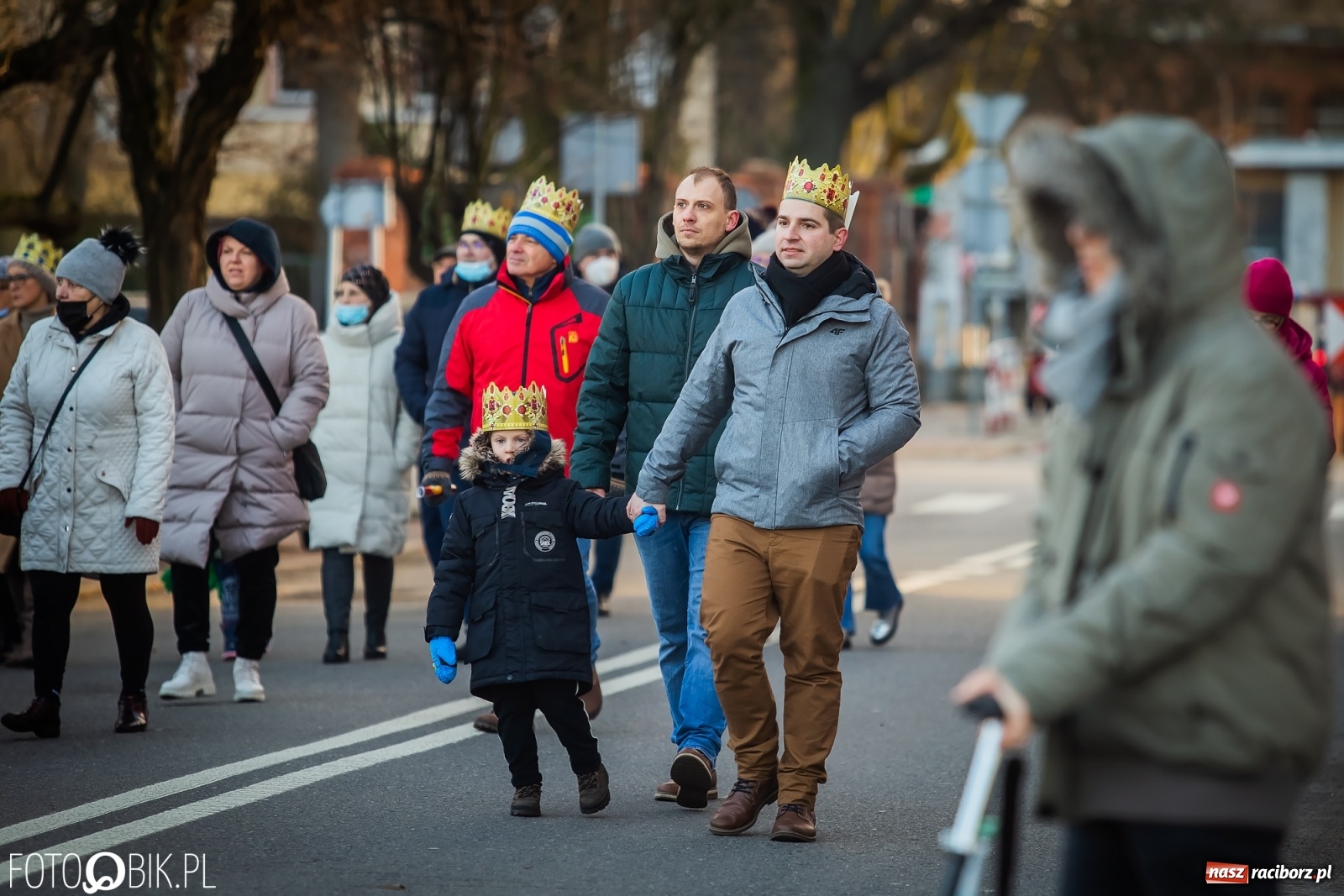 Zdjęcie w galerii na portalu naszraciborz.pl: Raciborski Orszak Trzech Króli - dwie scenki i setki wiernych [WIDEO] wiadomości z regionu