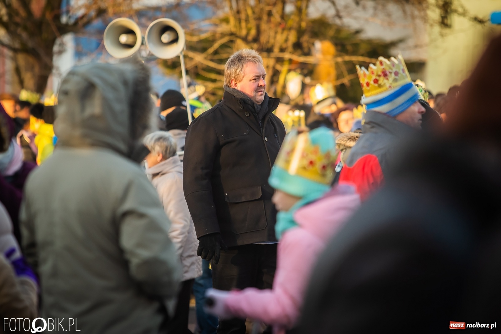 Zdjęcie w galerii na portalu naszraciborz.pl: Raciborski Orszak Trzech Króli - dwie scenki i setki wiernych [WIDEO] wiadomości z regionu