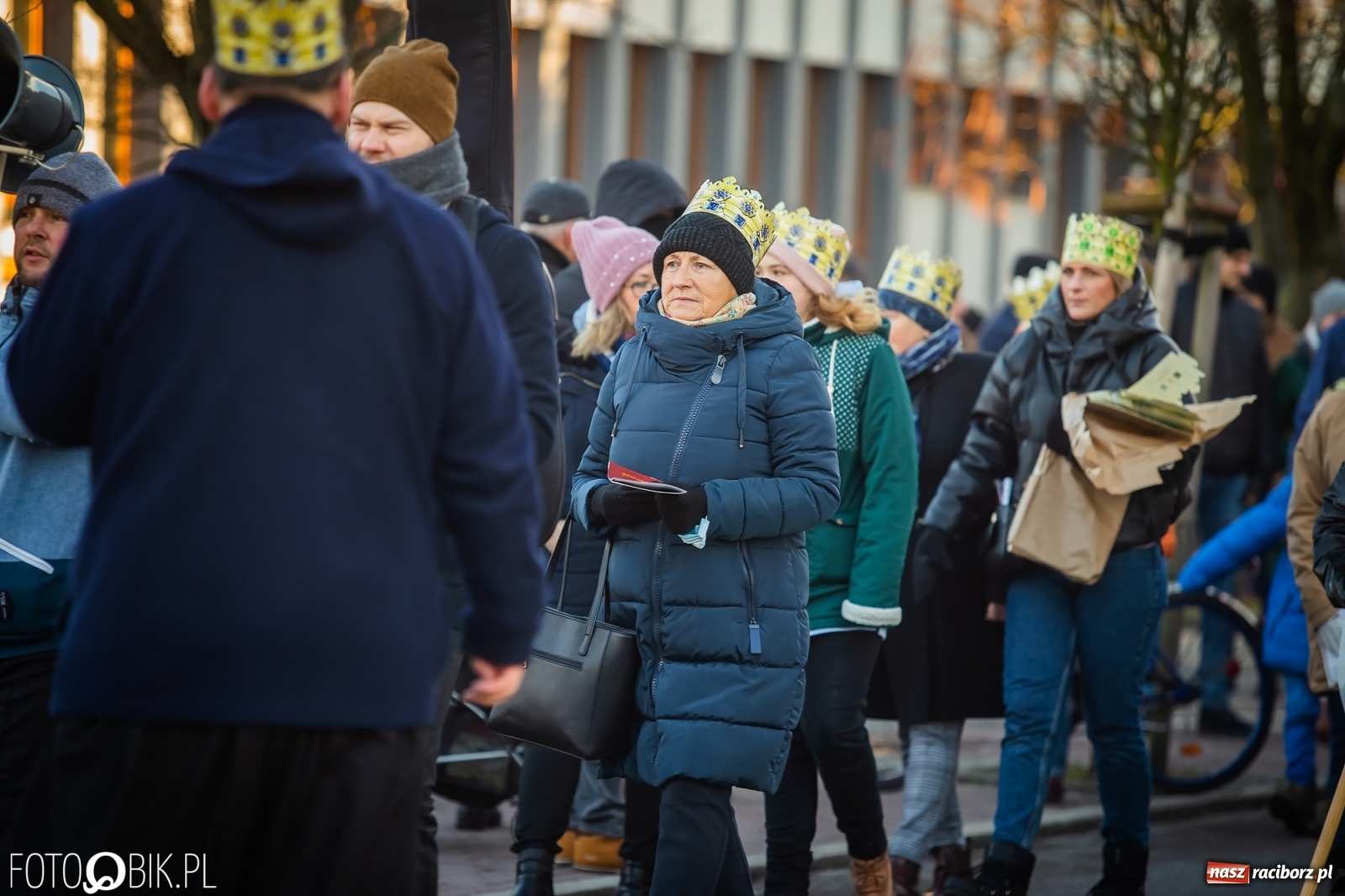 Zdjęcie w galerii na portalu naszraciborz.pl: Raciborski Orszak Trzech Króli - dwie scenki i setki wiernych [WIDEO] wiadomości z regionu