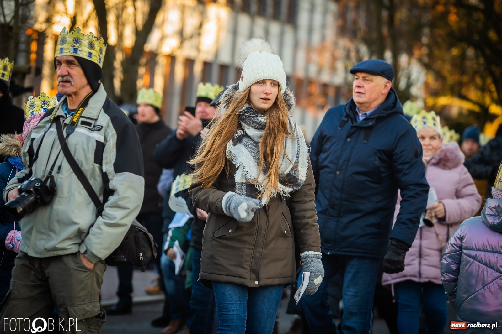 Zdjęcie w galerii na portalu naszraciborz.pl: Raciborski Orszak Trzech Króli - dwie scenki i setki wiernych [WIDEO] wiadomości z regionu
