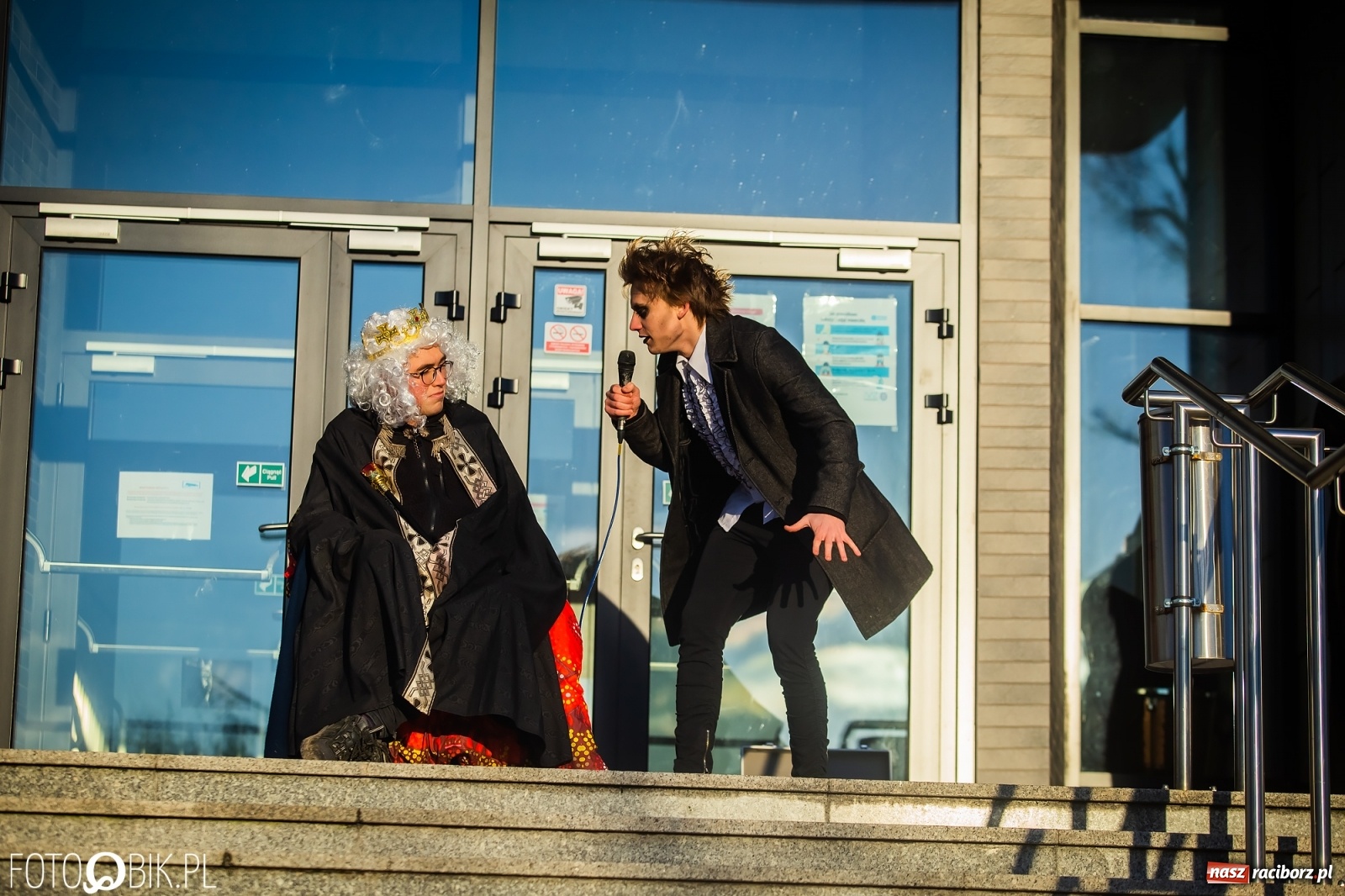 Zdjęcie w galerii na portalu naszraciborz.pl: Raciborski Orszak Trzech Króli - dwie scenki i setki wiernych [WIDEO] wiadomości z regionu