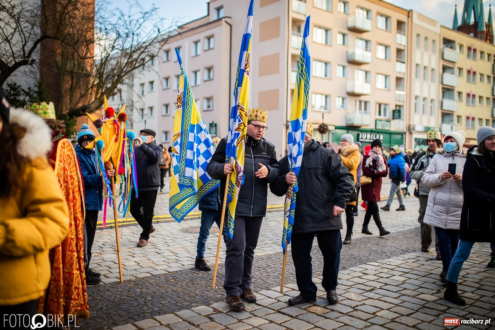 Zdjęcie w galerii na portalu naszraciborz.pl: Raciborski Orszak Trzech Króli - dwie scenki i setki wiernych [WIDEO] wiadomości z regionu