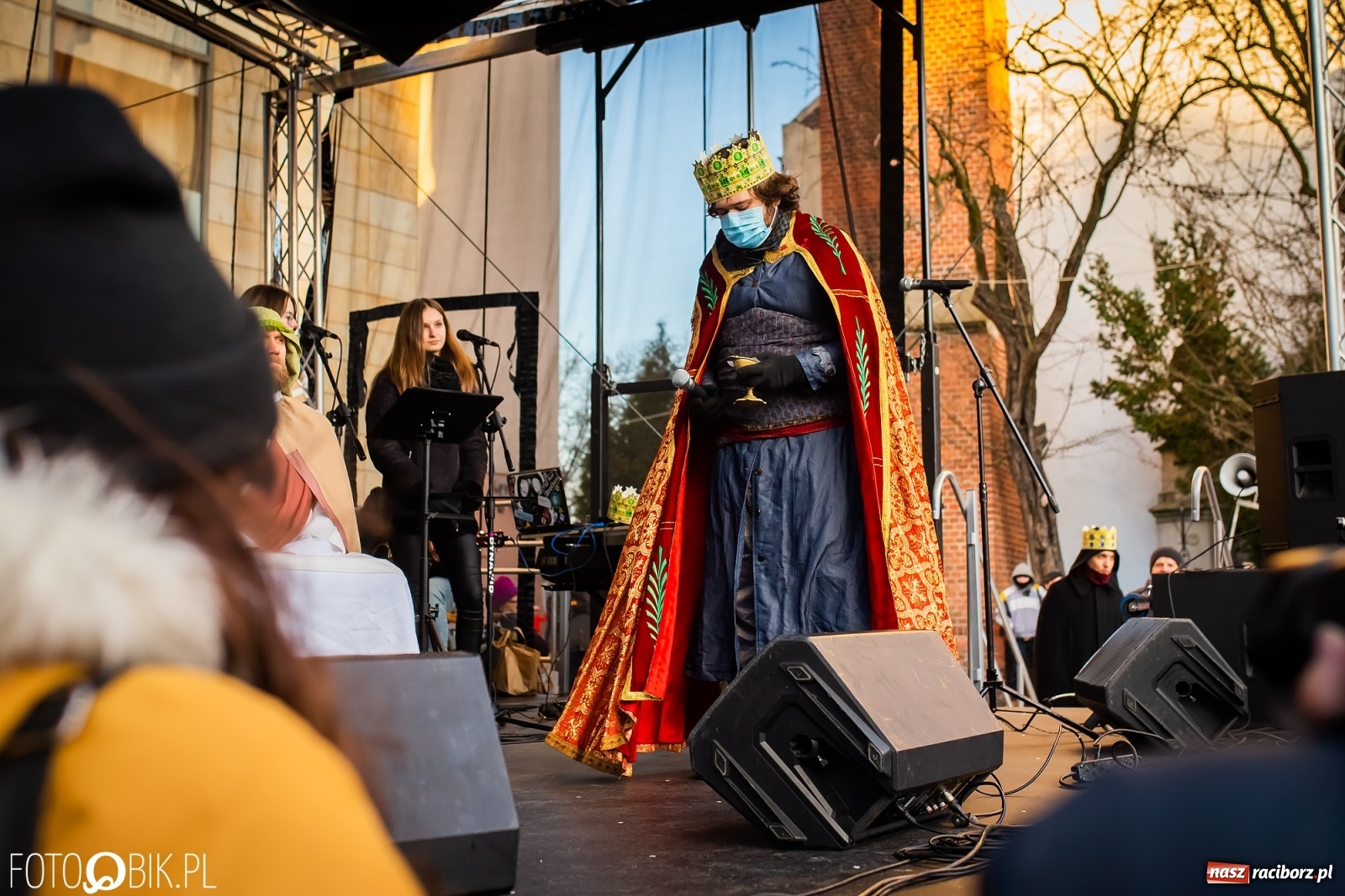 Zdjęcie w galerii na portalu naszraciborz.pl: Raciborski Orszak Trzech Króli - dwie scenki i setki wiernych [WIDEO] wiadomości z regionu
