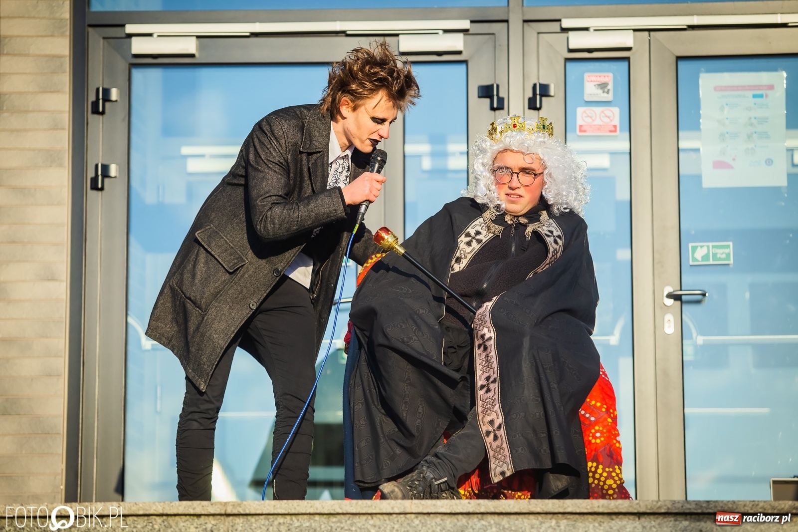 Zdjęcie w galerii na portalu naszraciborz.pl: Raciborski Orszak Trzech Króli - dwie scenki i setki wiernych [WIDEO] wiadomości z regionu