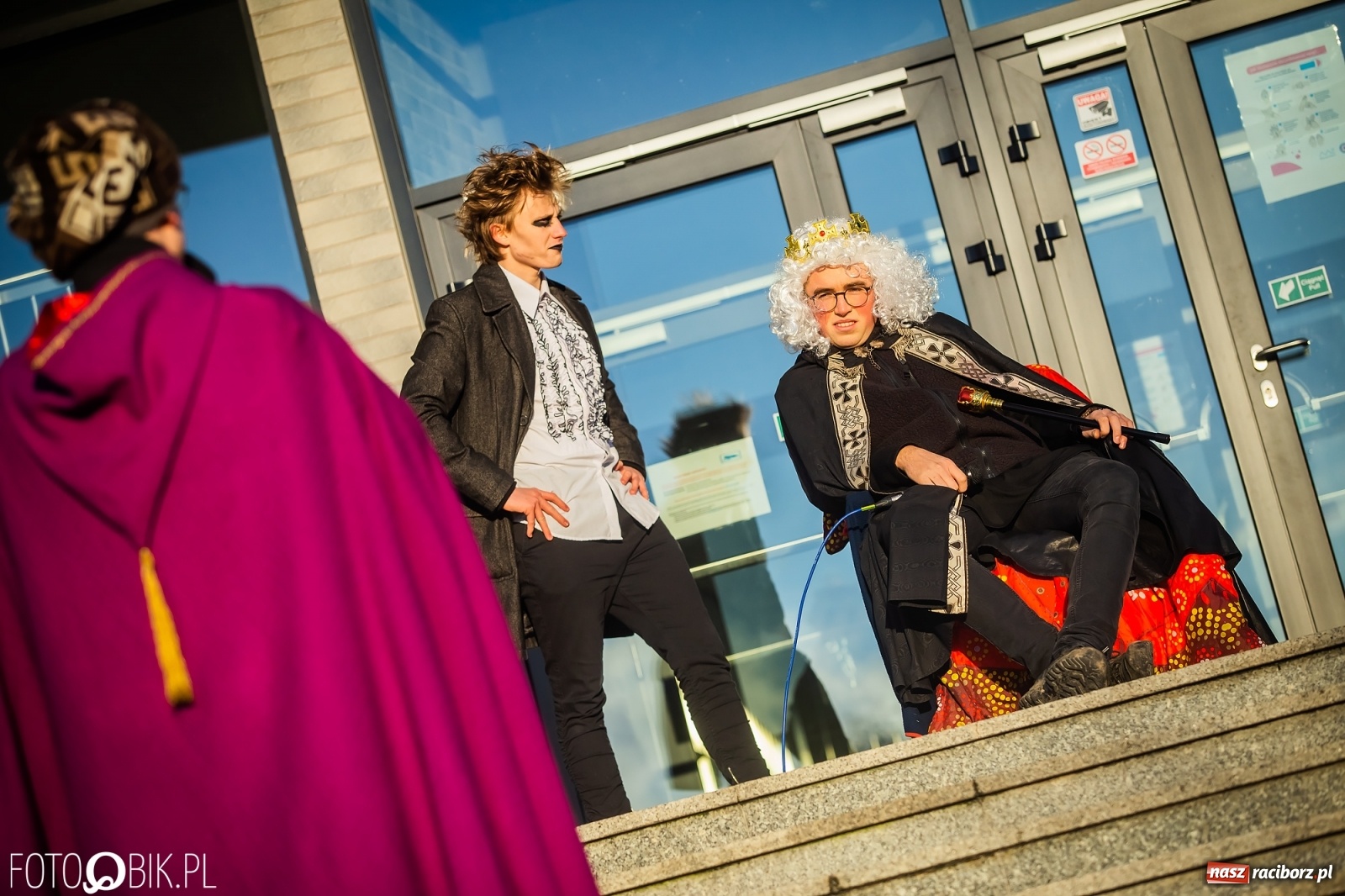 Zdjęcie w galerii na portalu naszraciborz.pl: Raciborski Orszak Trzech Króli - dwie scenki i setki wiernych [WIDEO] wiadomości z regionu