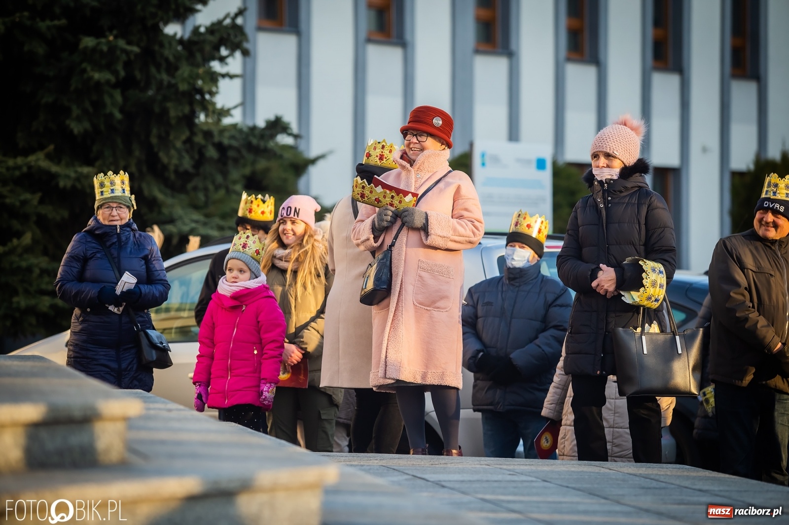 Zdjęcie w galerii na portalu naszraciborz.pl: Raciborski Orszak Trzech Króli - dwie scenki i setki wiernych [WIDEO] wiadomości z regionu