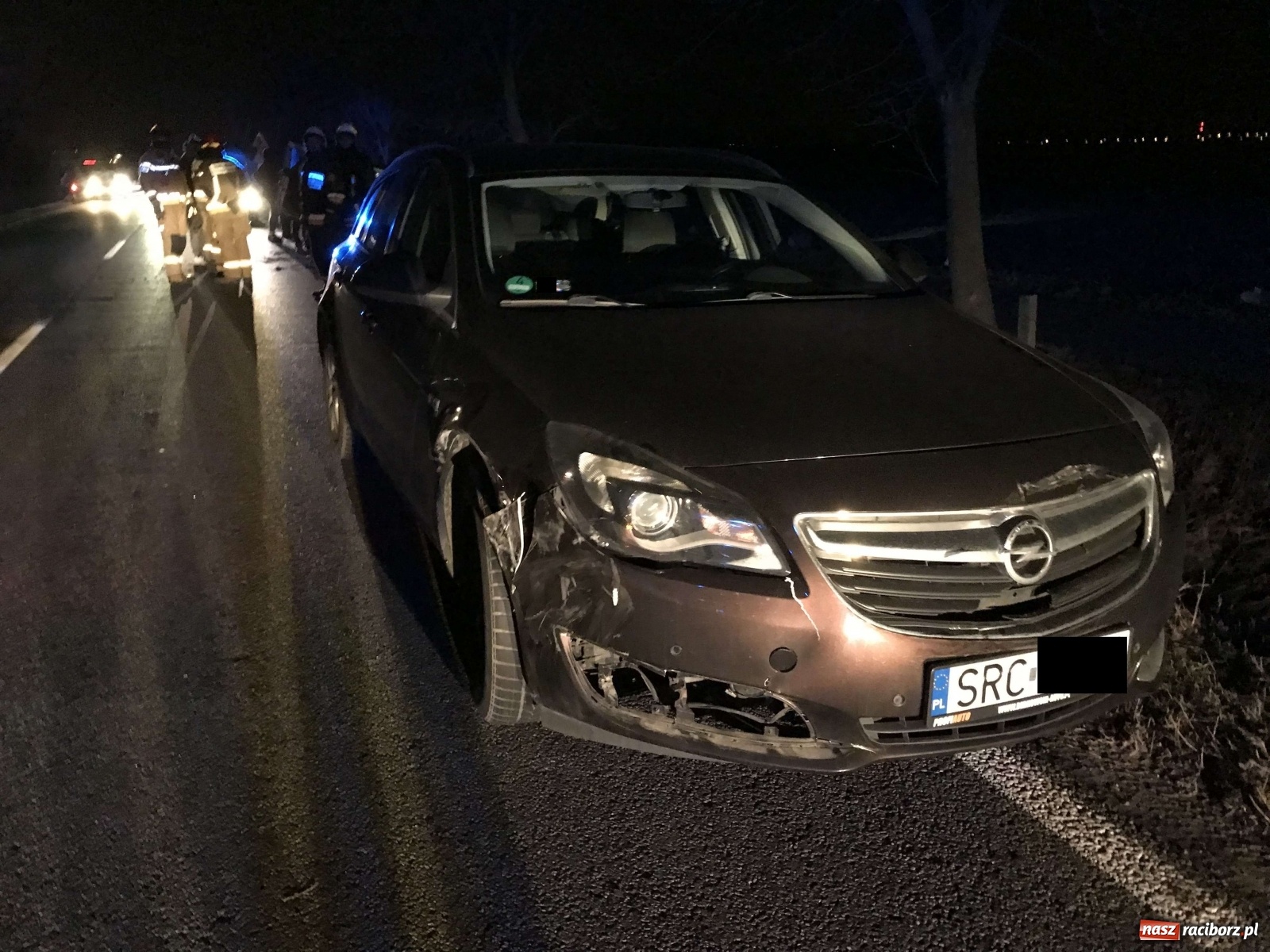 Zdjęcie w galerii na portalu naszraciborz.pl: Zderzenie opla i volkswagena na trasie z Ostroga do Markowic [FOTO] wiadomości z regionu