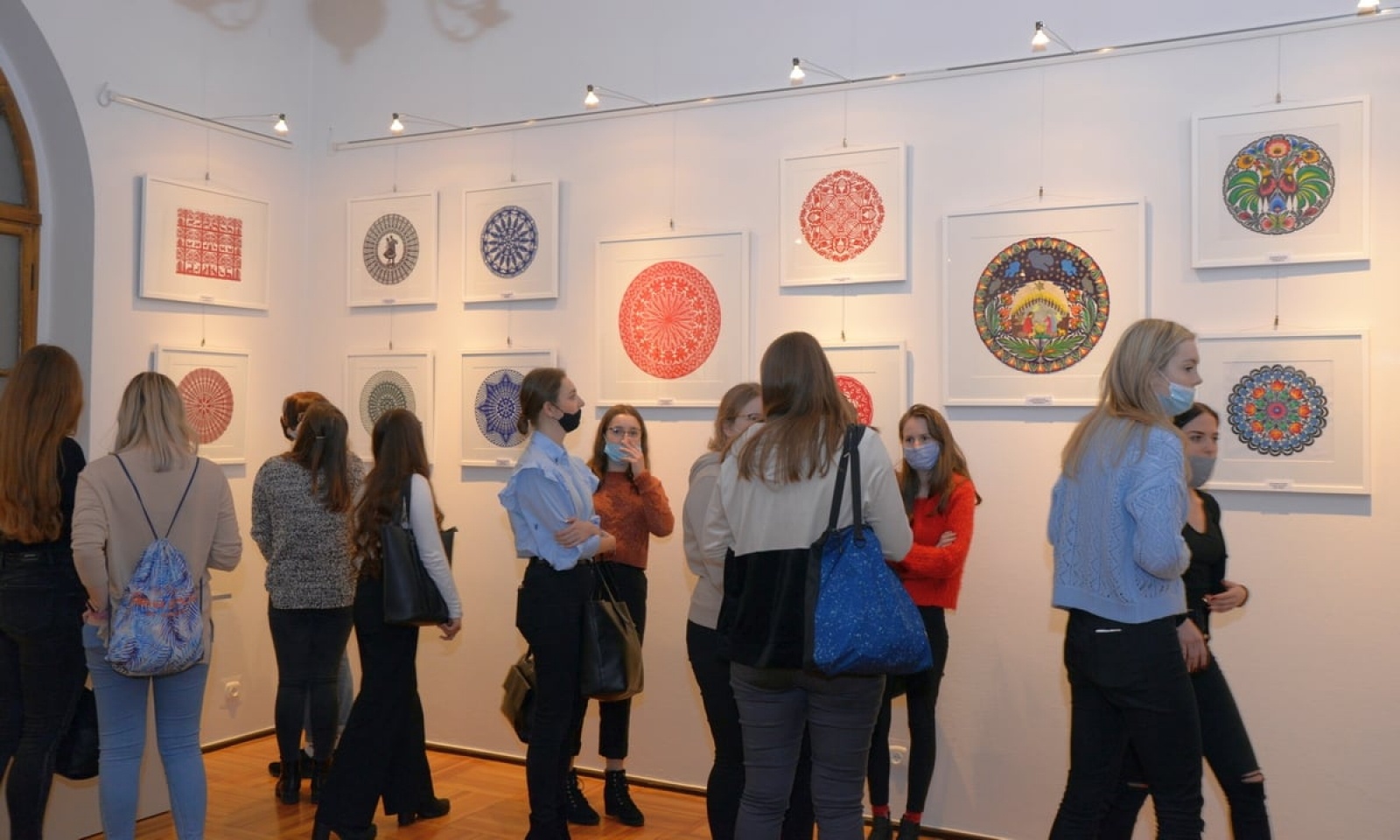 Zdjęcie w galerii na portalu naszraciborz.pl: Podróże wycinanek zawitały do Raciborza wiadomości z regionu