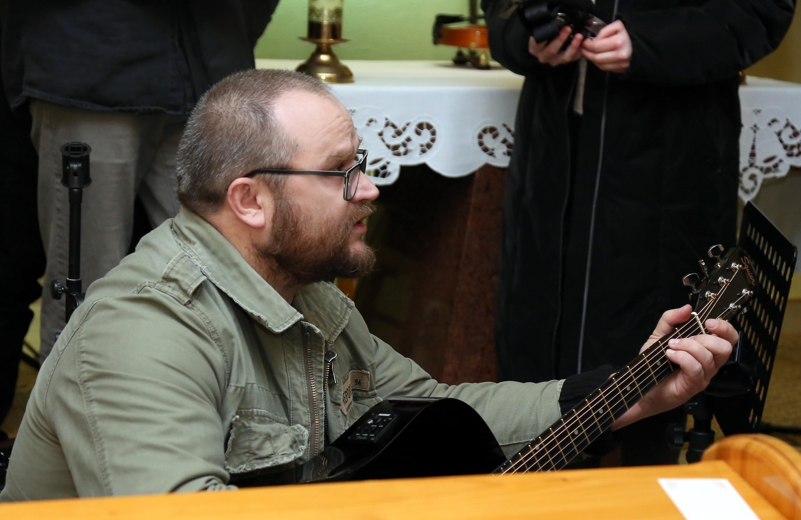 Zdjęcie w galerii na portalu naszraciborz.pl: Ciepła impreza w środku zimy. Motocyklowe kolędowanie przy żłóbku w Oborze wiadomości z regionu