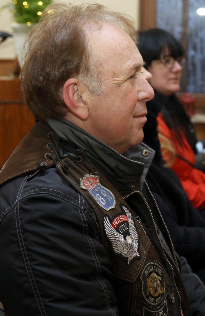 Zdjęcie w galerii na portalu naszraciborz.pl: Ciepła impreza w środku zimy. Motocyklowe kolędowanie przy żłóbku w Oborze wiadomości z regionu