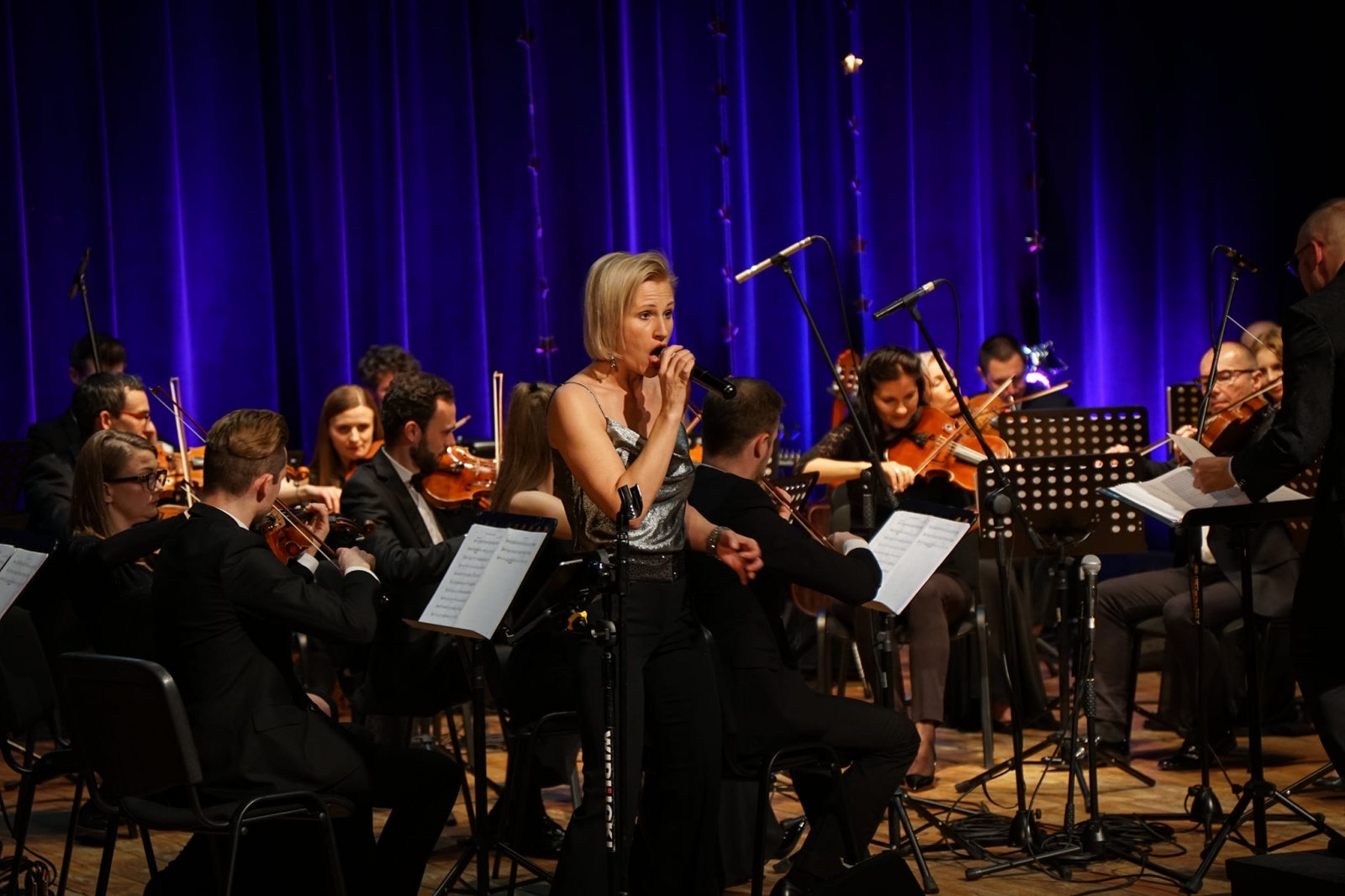 Zdjęcie w galerii na portalu naszraciborz.pl: Kuźnia Kultury świętuje 40-lecie. Niezwykły koncert na początek jubileuszu wiadomości z regionu