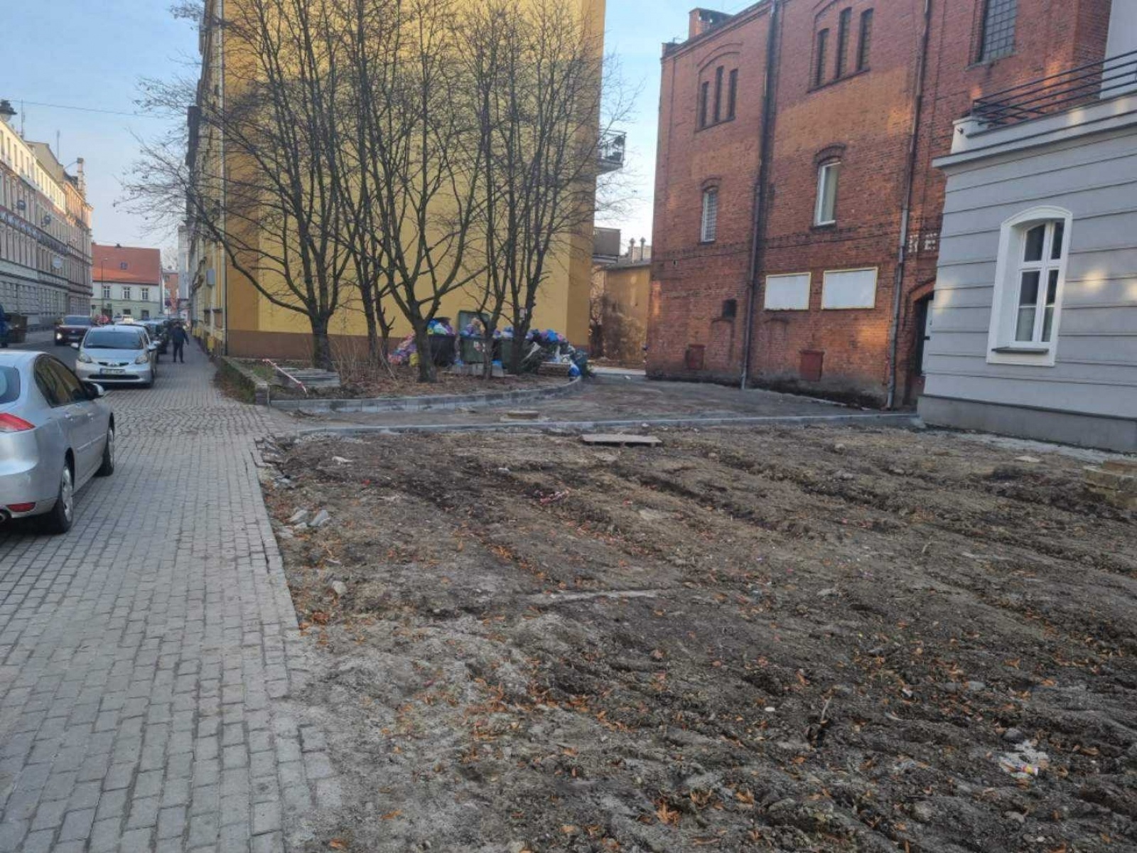 Zdjęcie w galerii na portalu naszraciborz.pl: Interwencja. Mieszkanka się skarży, PK wyjaśnia wiadomości z regionu