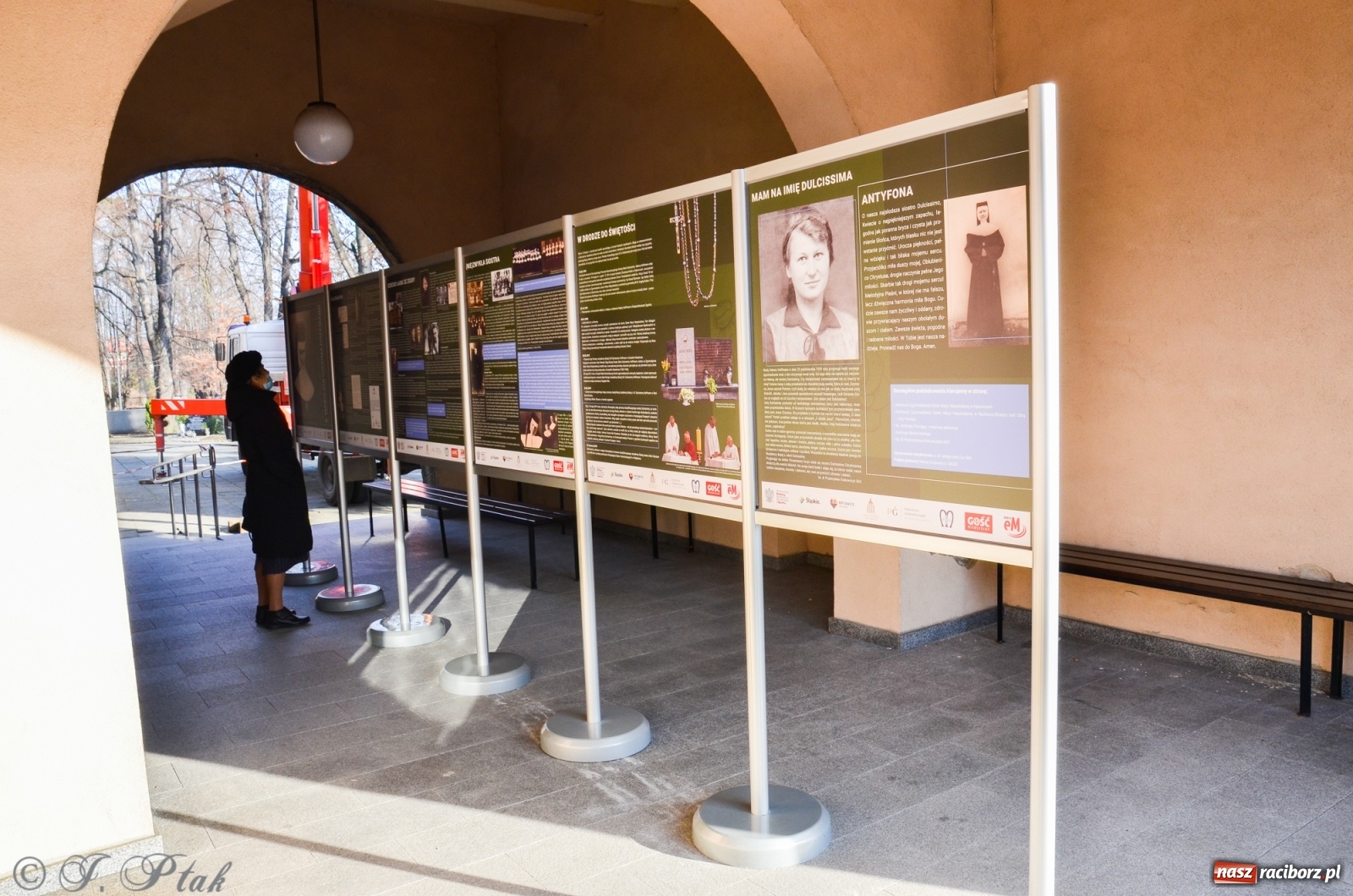 Zdjęcie w galerii na portalu naszraciborz.pl: Wystawa o Słudze Bożej w raciborskich parafiach wiadomości z regionu