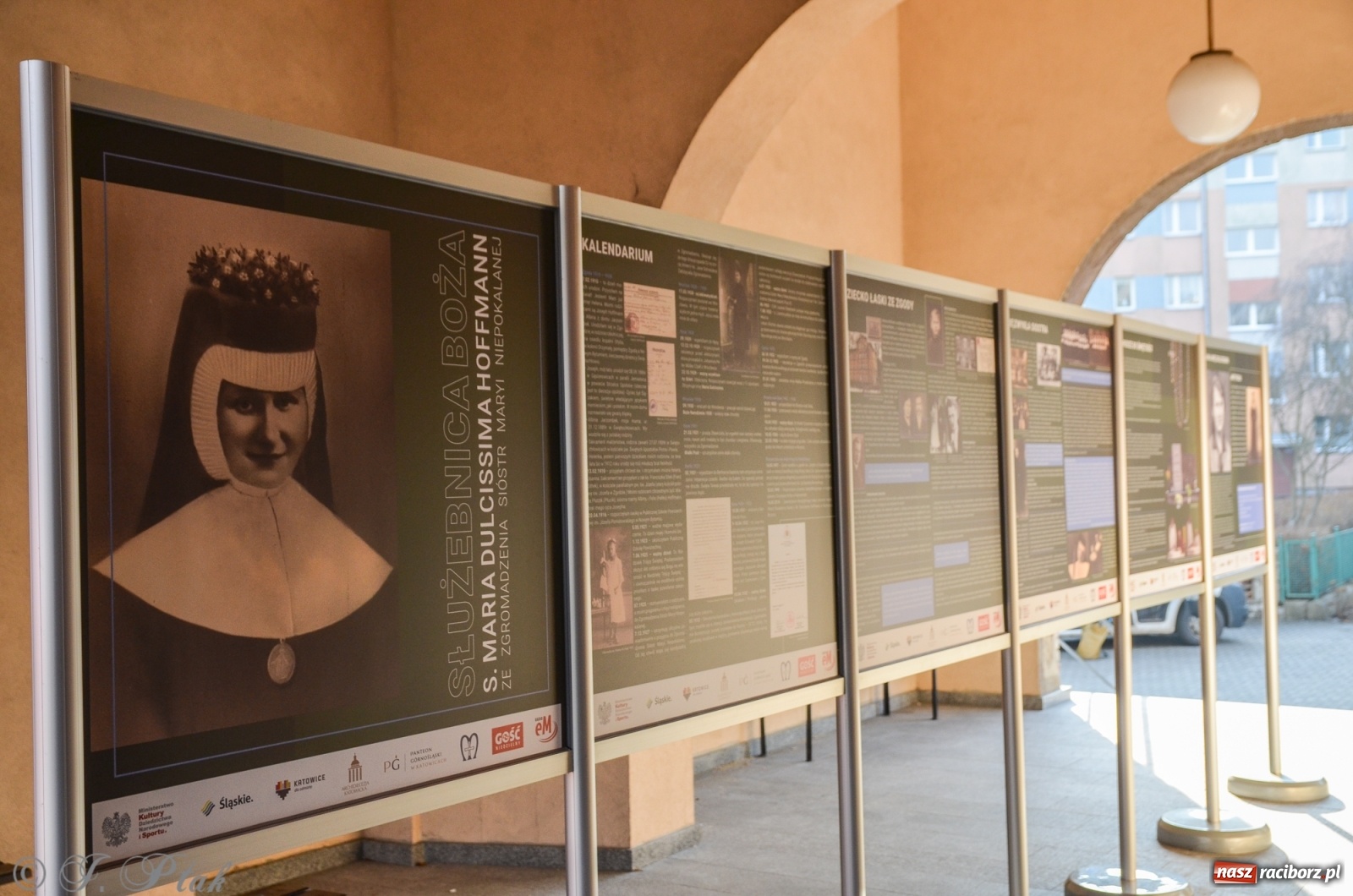Zdjęcie w galerii na portalu naszraciborz.pl: Wystawa o Słudze Bożej w raciborskich parafiach wiadomości z regionu