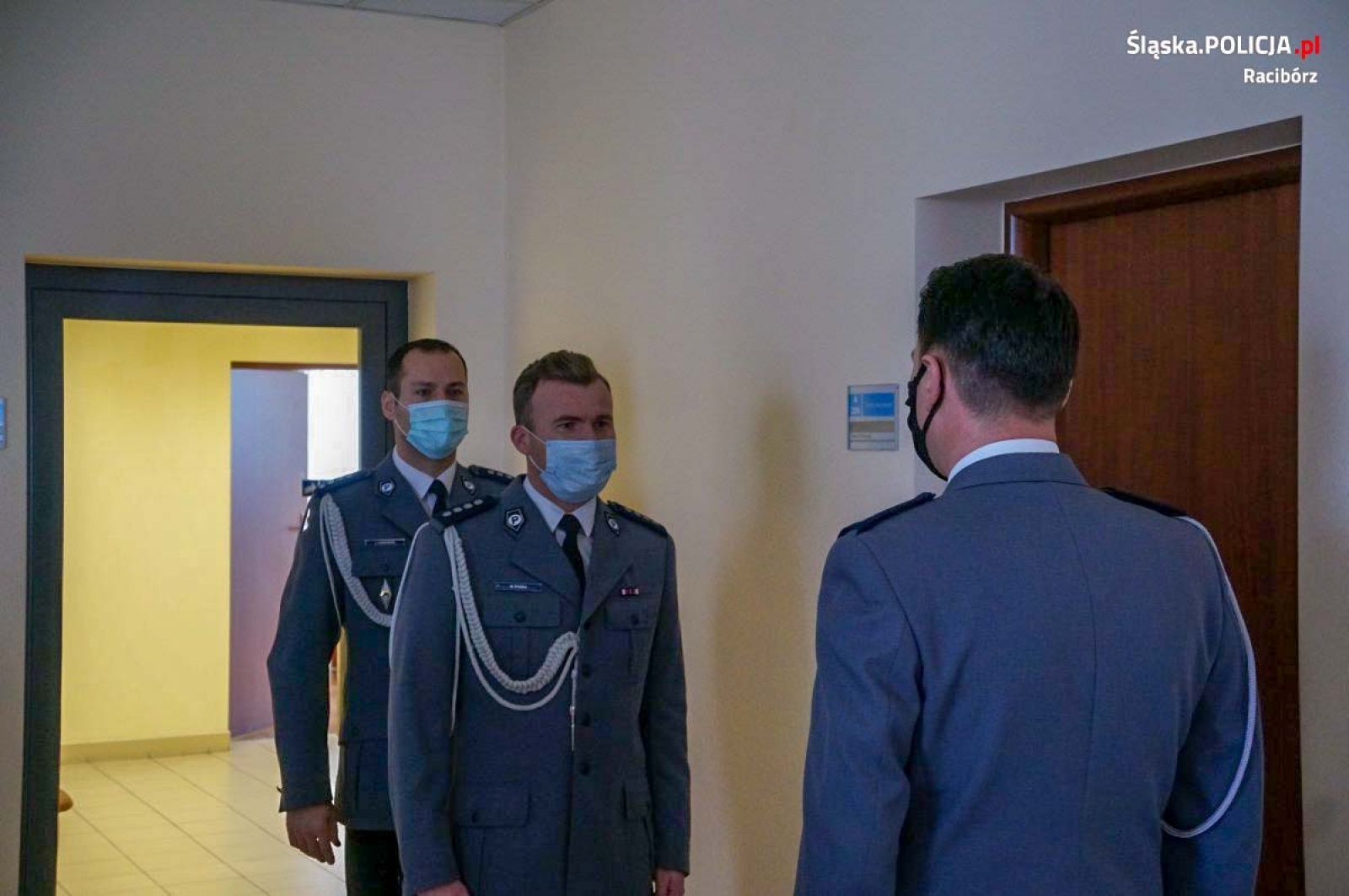 Zdjęcie w galerii na portalu naszraciborz.pl: Nowe siły w raciborskiej KPP. Policjanci złożyli ślubowanie wiadomości z regionu