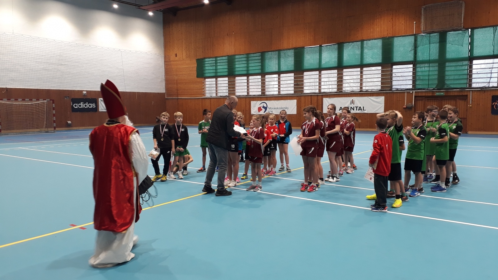 Zdjęcie w galerii na portalu naszraciborz.pl: I Ty możesz zostać szczypiornistką pietrowickiego Startu wiadomości z regionu