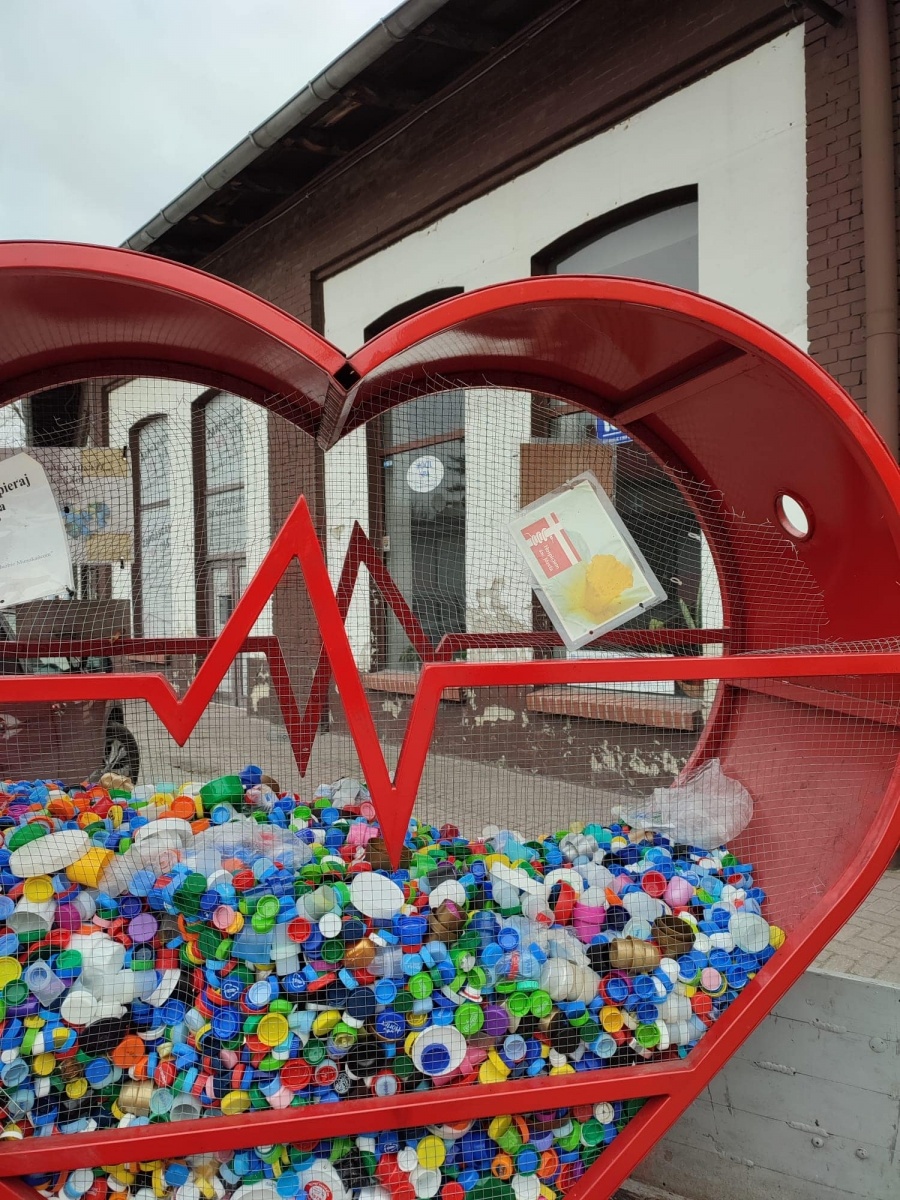 Zdjęcie w galerii na portalu naszraciborz.pl: Serce z ulicy Nowej trafiło do naprawy. Padło ofiarą wandali wiadomości z regionu