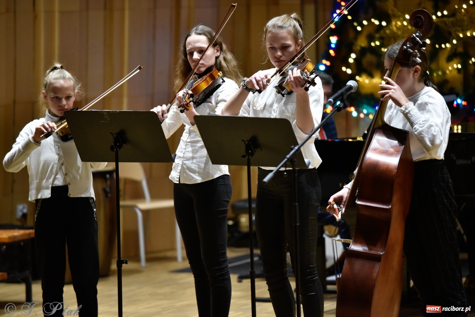 Zdjęcie w galerii na portalu naszraciborz.pl: Koncert świąteczny w raciborskiej szkole muzycznej [FOTO i WIDEO] wiadomości z regionu