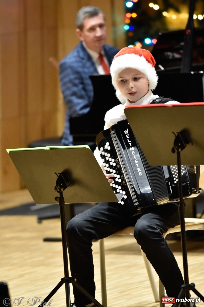 Zdjęcie w galerii na portalu naszraciborz.pl: Koncert świąteczny w raciborskiej szkole muzycznej [FOTO i WIDEO] wiadomości z regionu