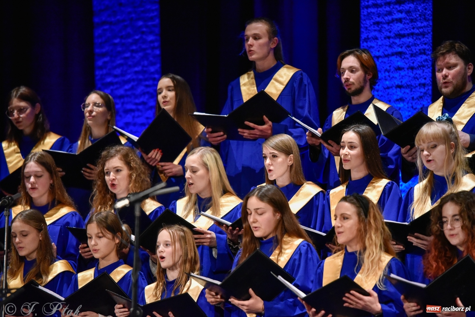 Zdjęcie w galerii na portalu naszraciborz.pl: BEL CANTO zachwycił kolędami i pastorałkami [FOTO i WIDEO] wiadomości z regionu