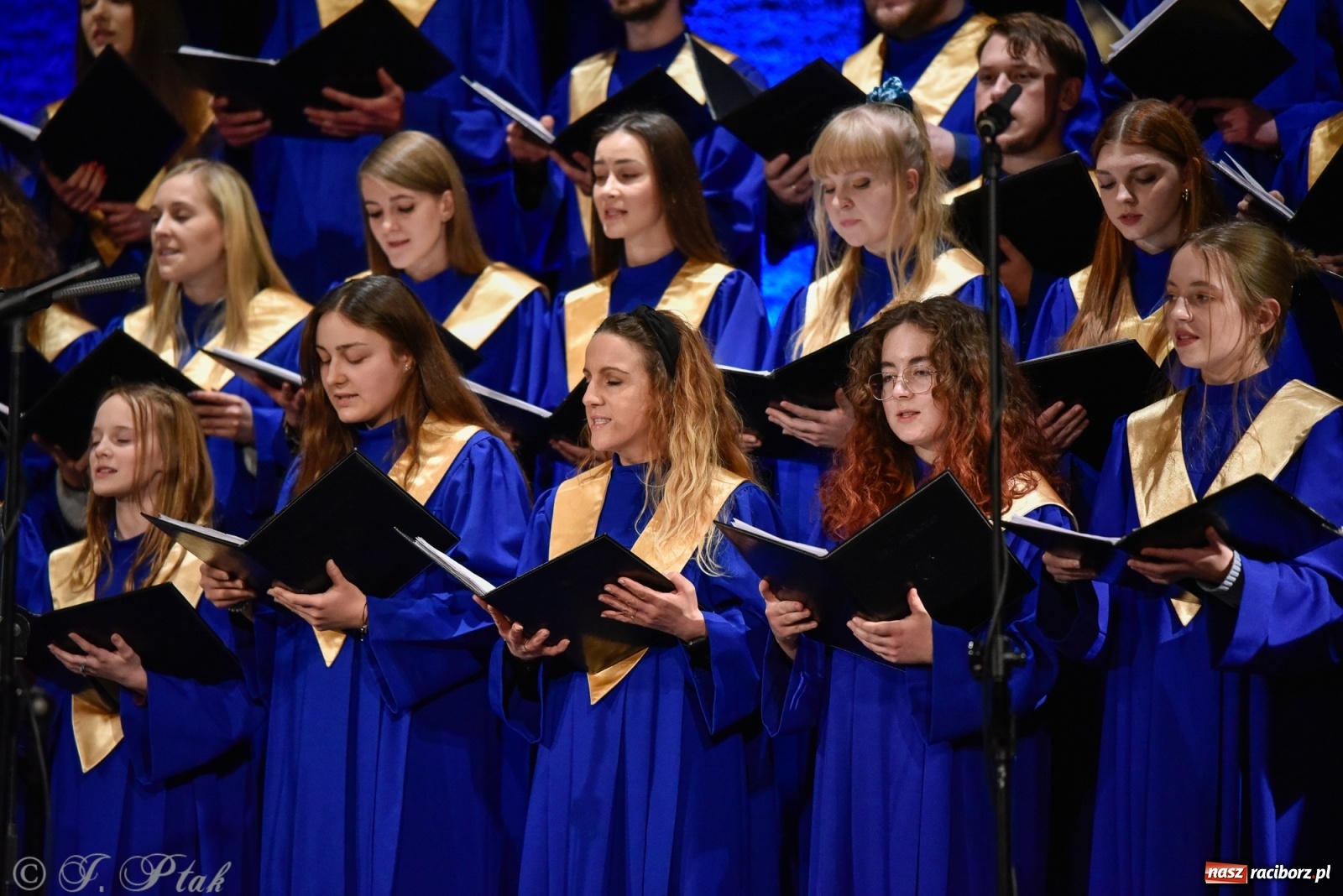Zdjęcie w galerii na portalu naszraciborz.pl: BEL CANTO zachwycił kolędami i pastorałkami [FOTO i WIDEO] wiadomości z regionu