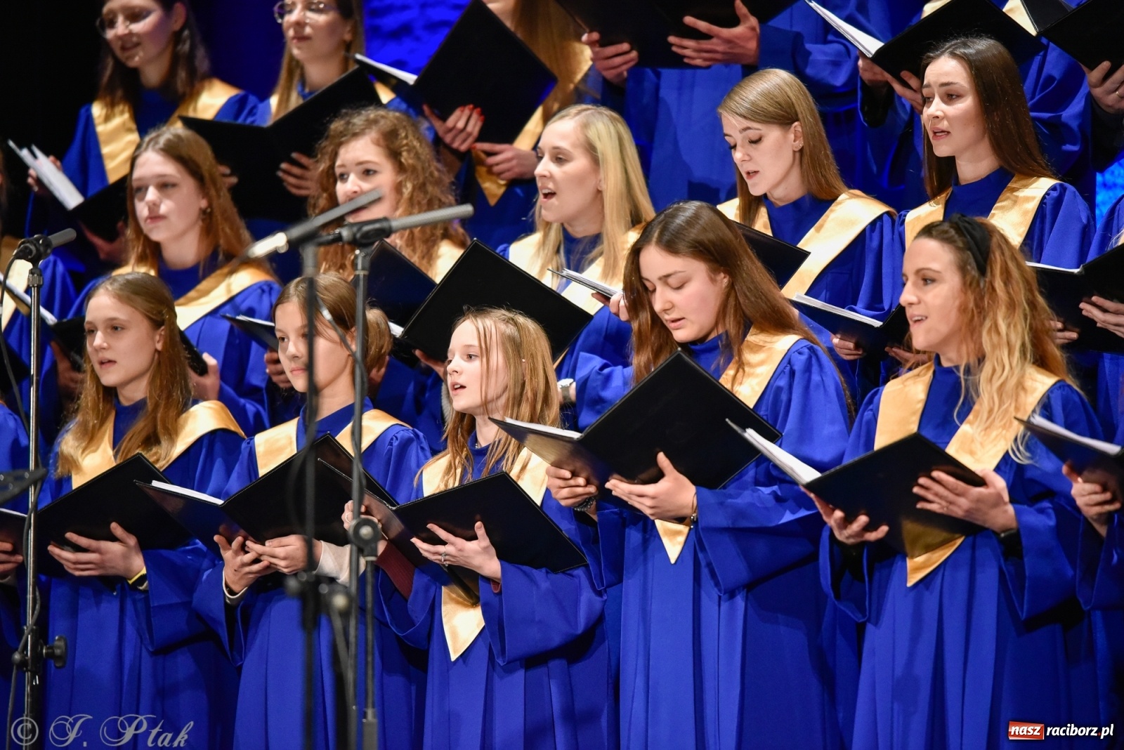 Zdjęcie w galerii na portalu naszraciborz.pl: BEL CANTO zachwycił kolędami i pastorałkami [FOTO i WIDEO] wiadomości z regionu