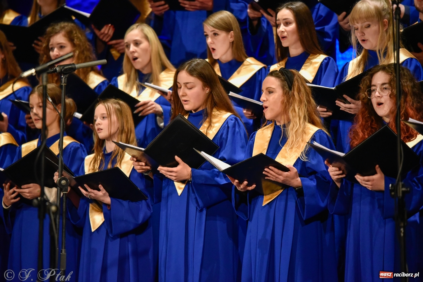 Zdjęcie w galerii na portalu naszraciborz.pl: BEL CANTO zachwycił kolędami i pastorałkami [FOTO i WIDEO] wiadomości z regionu