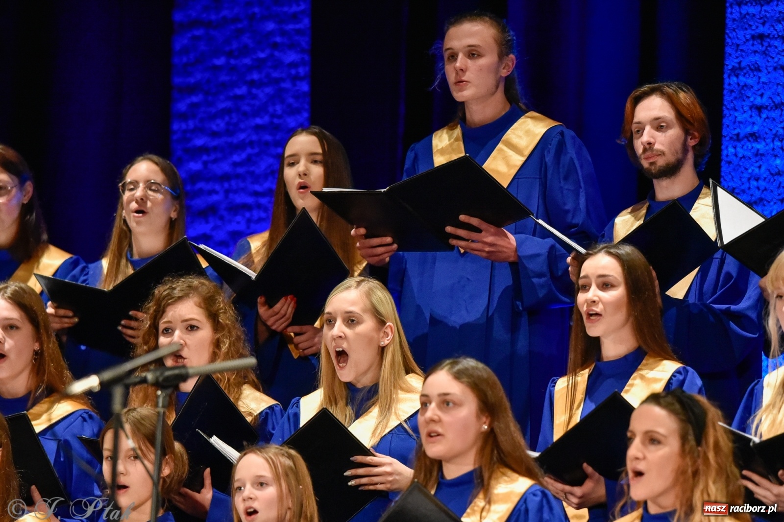 Zdjęcie w galerii na portalu naszraciborz.pl: BEL CANTO zachwycił kolędami i pastorałkami [FOTO i WIDEO] wiadomości z regionu