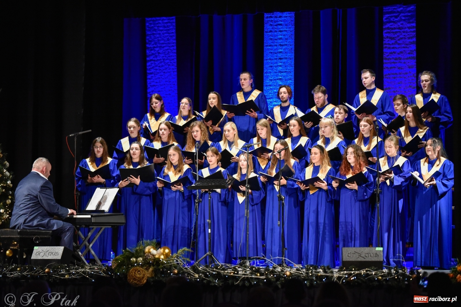 Zdjęcie w galerii na portalu naszraciborz.pl: BEL CANTO zachwycił kolędami i pastorałkami [FOTO i WIDEO] wiadomości z regionu