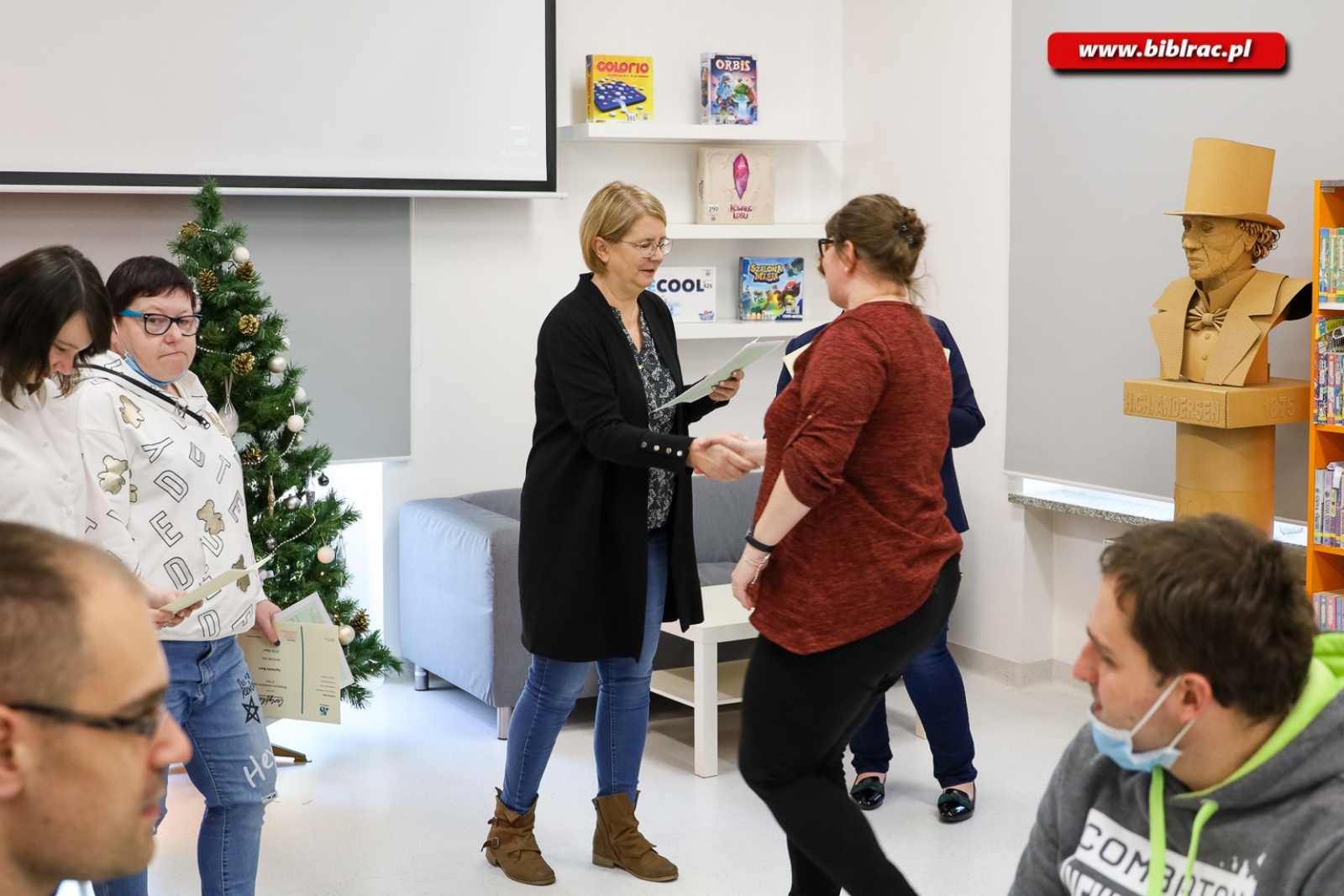 Zdjęcie w galerii na portalu naszraciborz.pl: W bibliotece podsumowano kurs komputerowy dla osób z niepełnosprawnością wiadomości z regionu