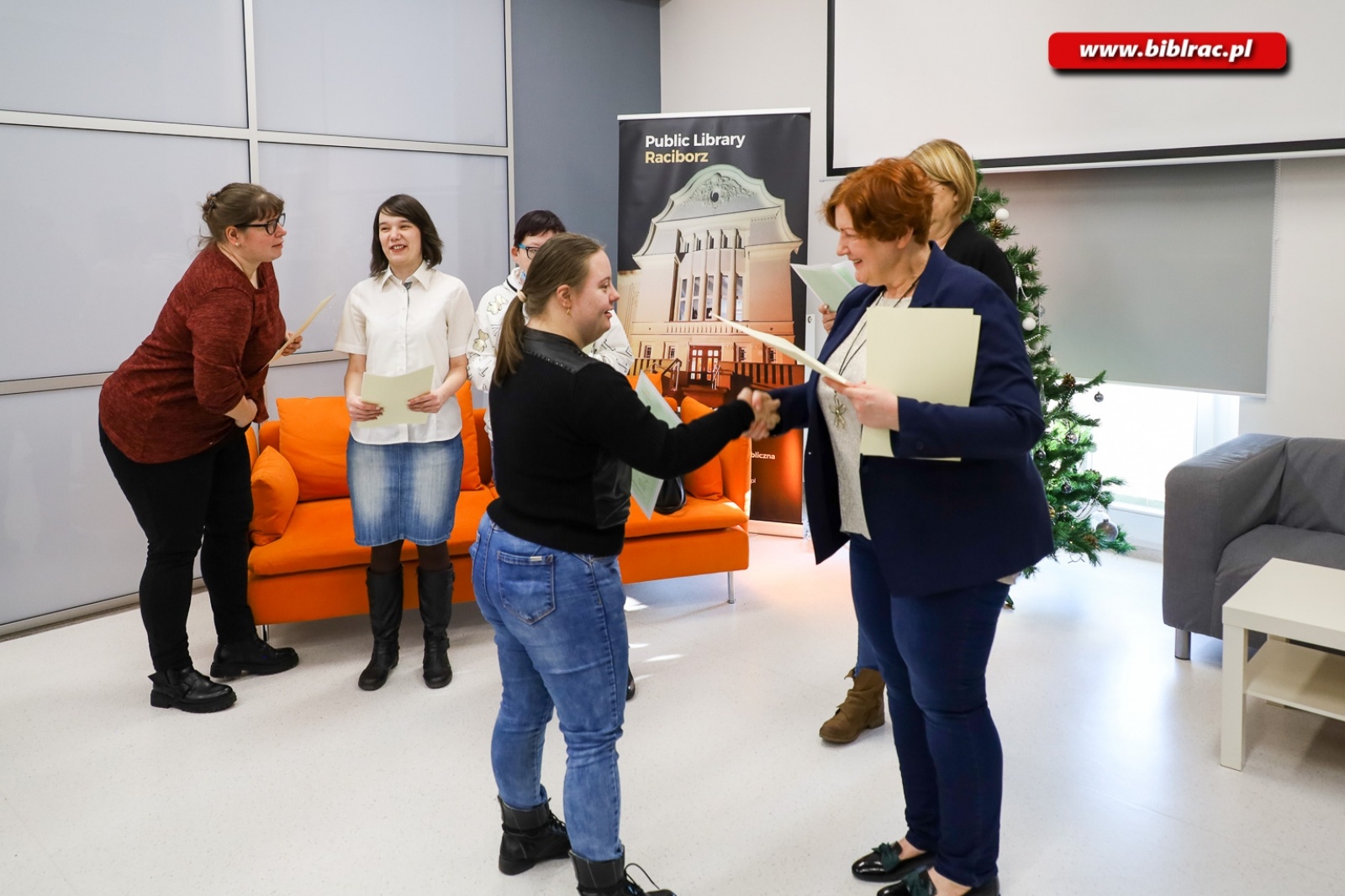 Zdjęcie w galerii na portalu naszraciborz.pl: W bibliotece podsumowano kurs komputerowy dla osób z niepełnosprawnością wiadomości z regionu