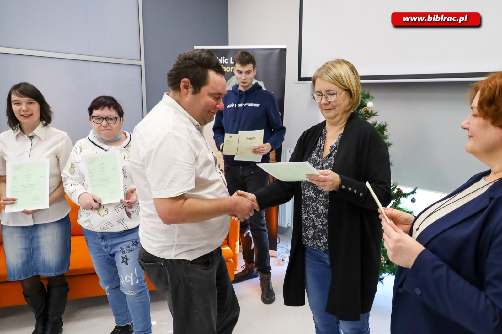 Zdjęcie w galerii na portalu naszraciborz.pl: W bibliotece podsumowano kurs komputerowy dla osób z niepełnosprawnością wiadomości z regionu