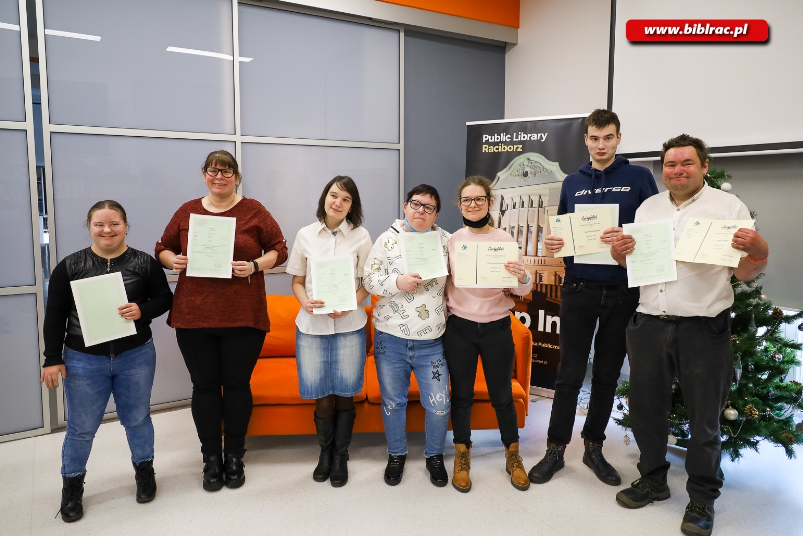 Zdjęcie w galerii na portalu naszraciborz.pl: W bibliotece podsumowano kurs komputerowy dla osób z niepełnosprawnością wiadomości z regionu