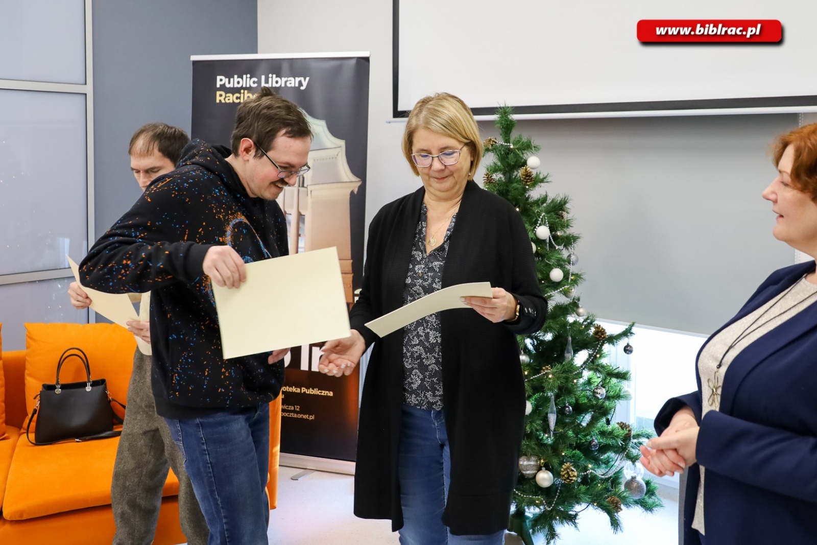 Zdjęcie w galerii na portalu naszraciborz.pl: W bibliotece podsumowano kurs komputerowy dla osób z niepełnosprawnością wiadomości z regionu