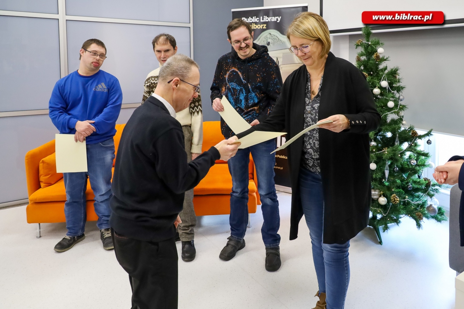 Zdjęcie w galerii na portalu naszraciborz.pl: W bibliotece podsumowano kurs komputerowy dla osób z niepełnosprawnością wiadomości z regionu