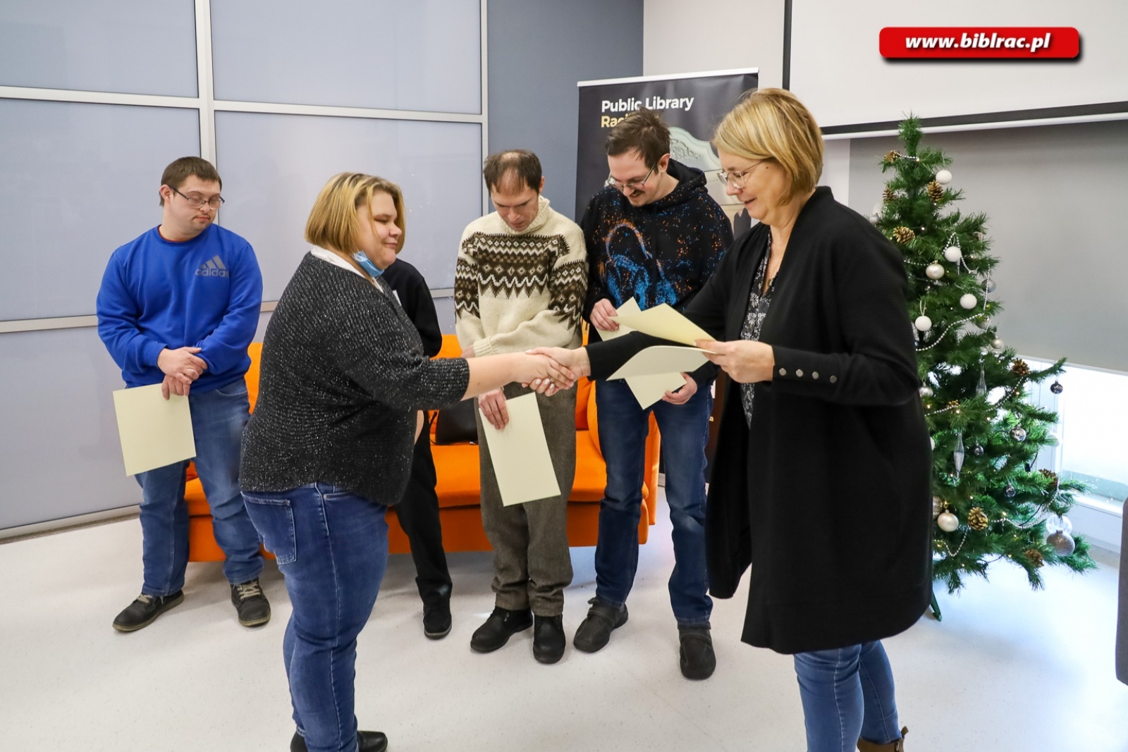 Zdjęcie w galerii na portalu naszraciborz.pl: W bibliotece podsumowano kurs komputerowy dla osób z niepełnosprawnością wiadomości z regionu