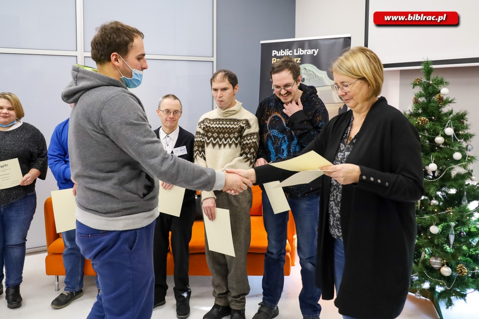 Zdjęcie w galerii na portalu naszraciborz.pl: W bibliotece podsumowano kurs komputerowy dla osób z niepełnosprawnością wiadomości z regionu