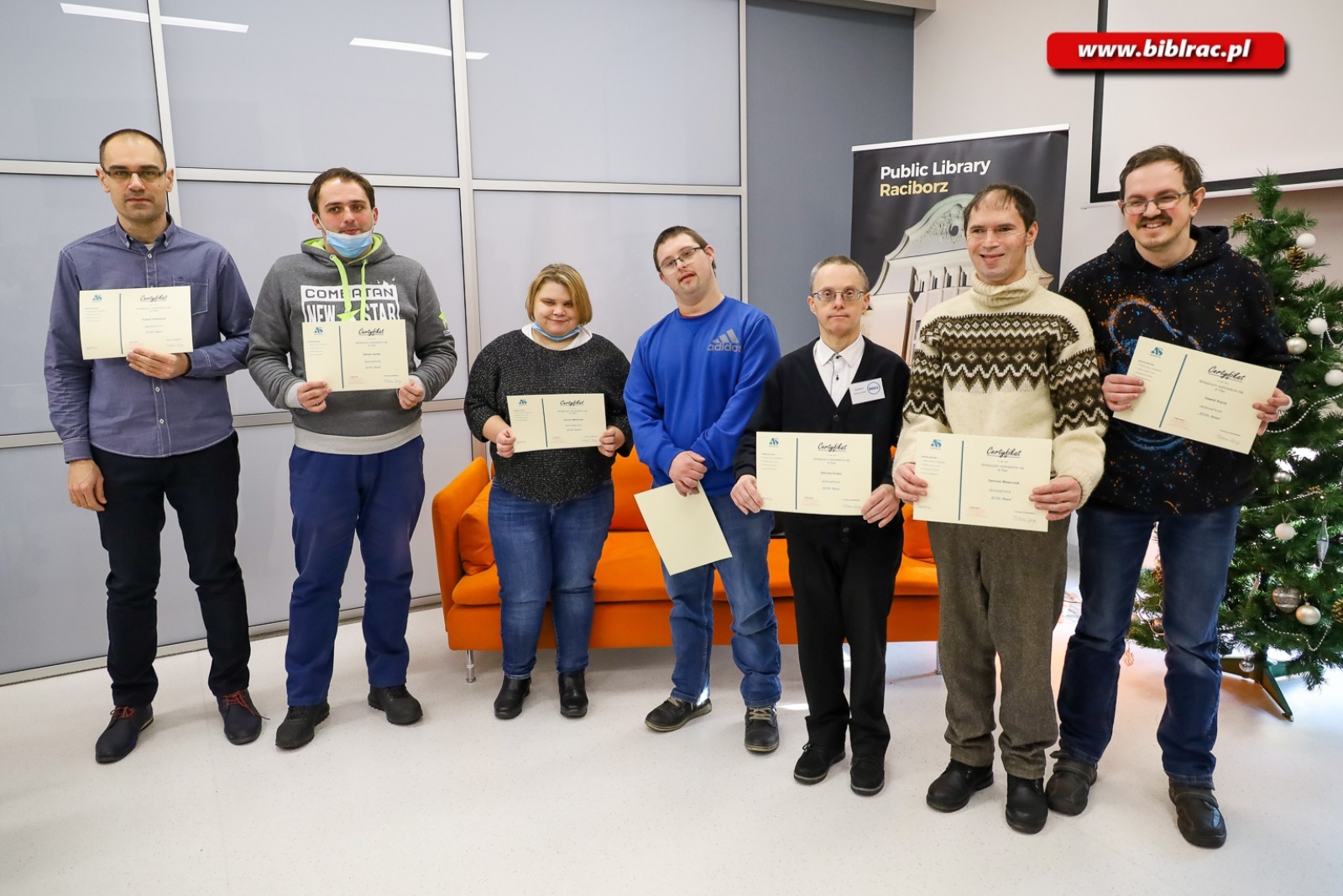 Zdjęcie w galerii na portalu naszraciborz.pl: W bibliotece podsumowano kurs komputerowy dla osób z niepełnosprawnością wiadomości z regionu