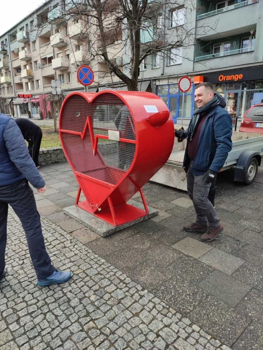 Zdjęcie w galerii na portalu naszraciborz.pl: Nakrętkowe serce wróciło na swoje miejsce wiadomości z regionu