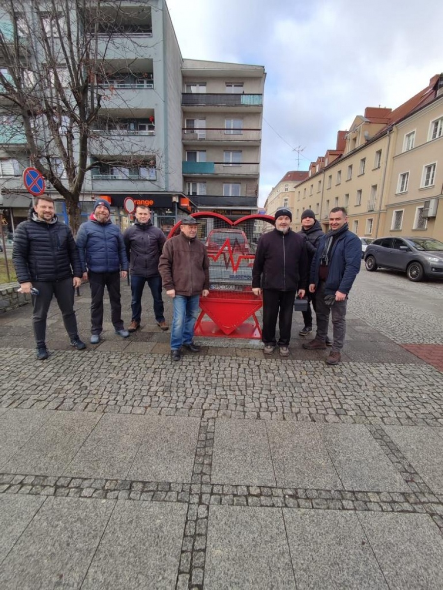 Zdjęcie w galerii na portalu naszraciborz.pl: Nakrętkowe serce wróciło na swoje miejsce wiadomości z regionu