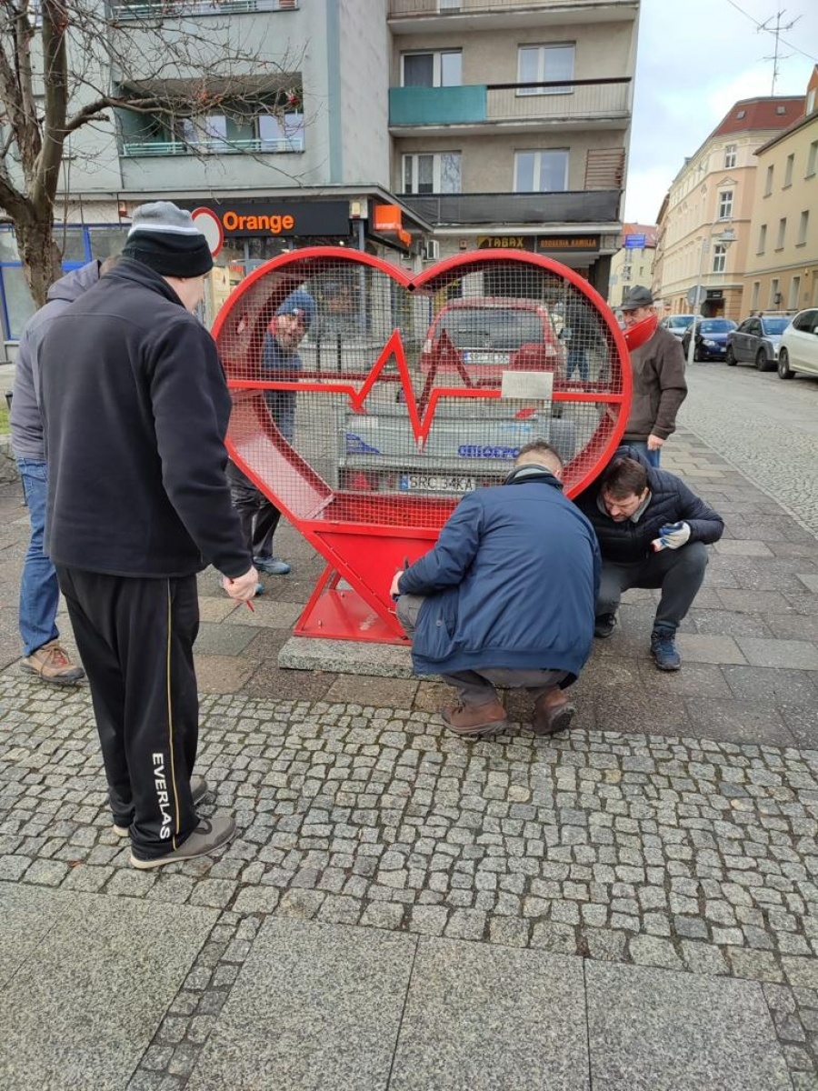 Zdjęcie w galerii na portalu naszraciborz.pl: Nakrętkowe serce wróciło na swoje miejsce wiadomości z regionu