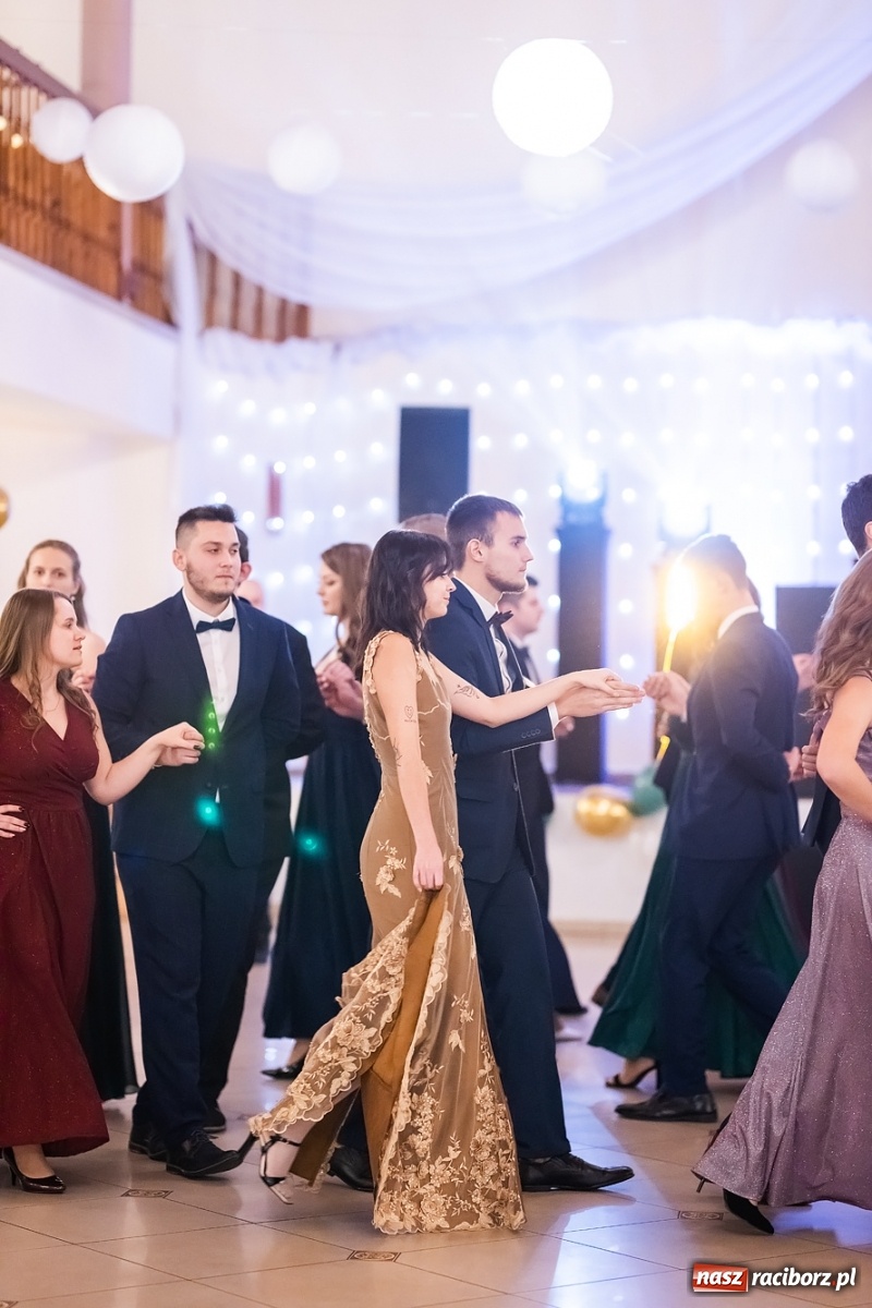 Zdjęcie w galerii na portalu naszraciborz.pl: Bal studniówkowy raciborskiej Budowlanki i Gastronomika wiadomości z regionu