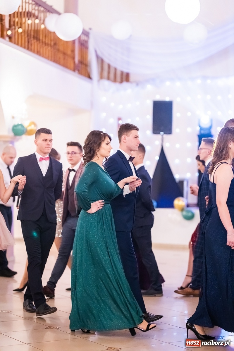 Zdjęcie w galerii na portalu naszraciborz.pl: Bal studniówkowy raciborskiej Budowlanki i Gastronomika wiadomości z regionu