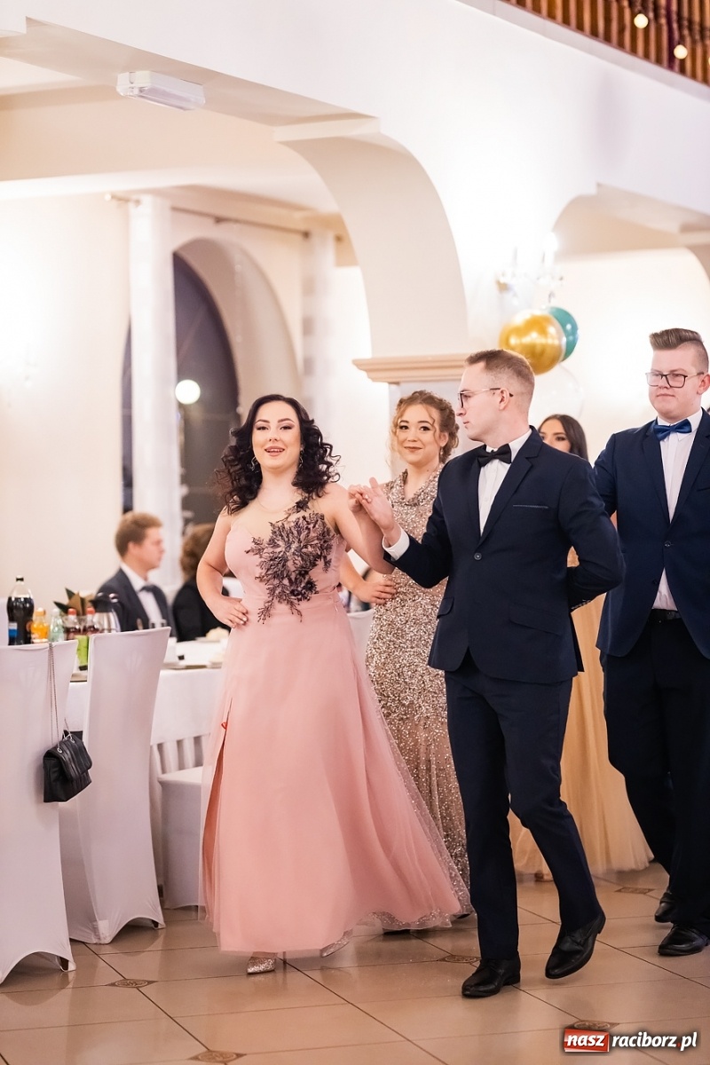 Zdjęcie w galerii na portalu naszraciborz.pl: Bal studniówkowy raciborskiej Budowlanki i Gastronomika wiadomości z regionu