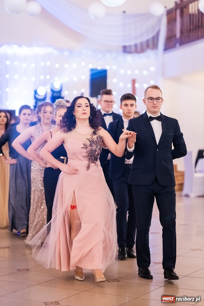 Zdjęcie w galerii na portalu naszraciborz.pl: Bal studniówkowy raciborskiej Budowlanki i Gastronomika wiadomości z regionu