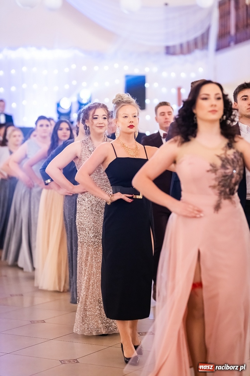 Zdjęcie w galerii na portalu naszraciborz.pl: Bal studniówkowy raciborskiej Budowlanki i Gastronomika wiadomości z regionu