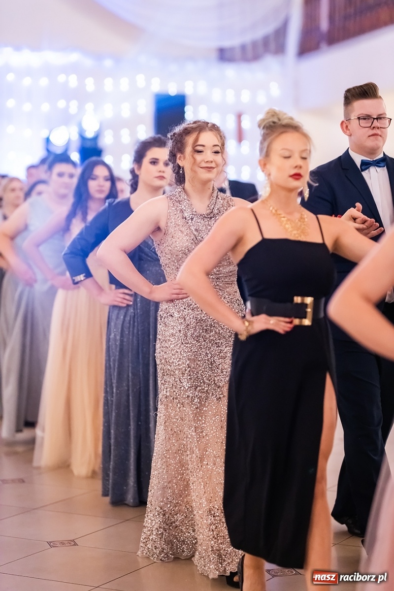 Zdjęcie w galerii na portalu naszraciborz.pl: Bal studniówkowy raciborskiej Budowlanki i Gastronomika wiadomości z regionu