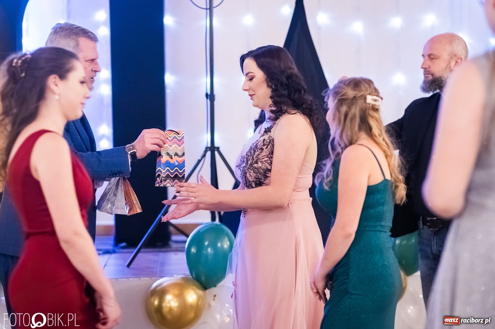 Zdjęcie w galerii na portalu naszraciborz.pl: Bal studniówkowy raciborskiej Budowlanki i Gastronomika wiadomości z regionu