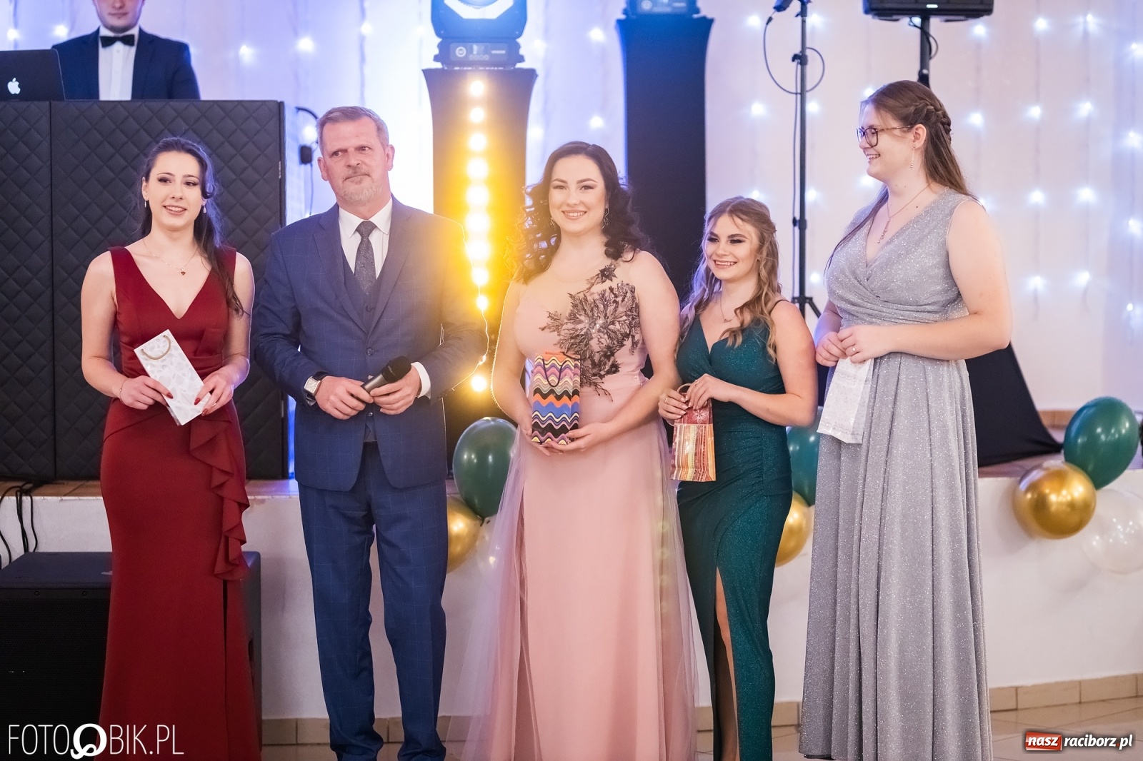 Zdjęcie w galerii na portalu naszraciborz.pl: Bal studniówkowy raciborskiej Budowlanki i Gastronomika wiadomości z regionu